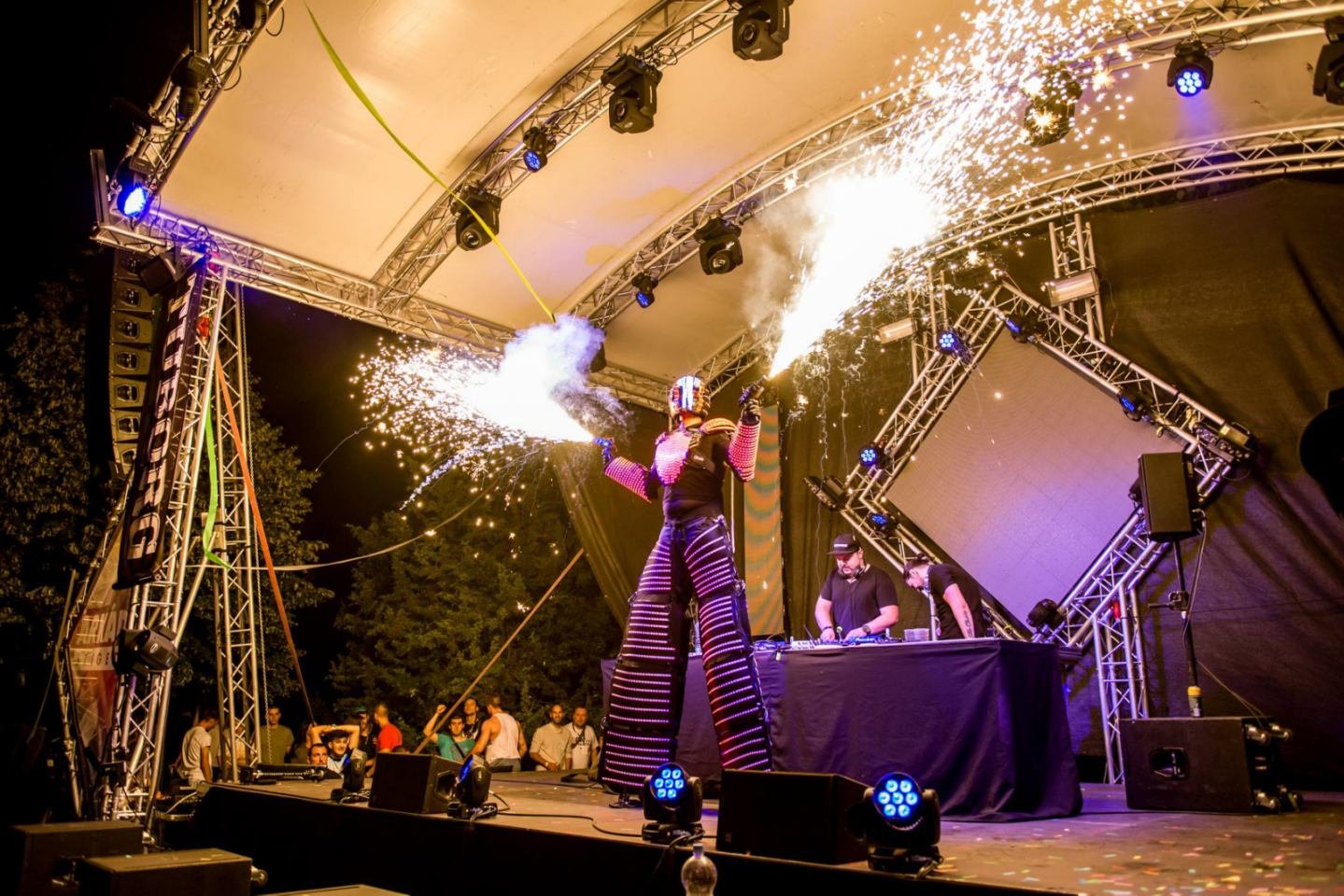 BG Stage profesionalna bina sa krovom na koncertu